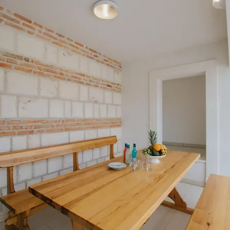 Geraeumiges Mit Pool Fuer 9 Personen Holiday home *