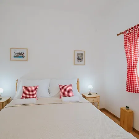 Holiday home Geraeumiges Mit Pool Fuer 9 Personen *