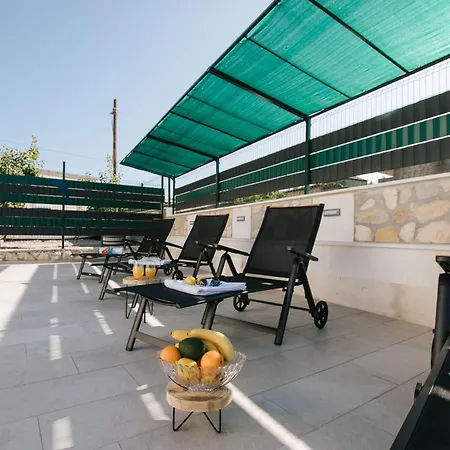 Geraeumiges Mit Pool Fuer 9 Personen Holiday home