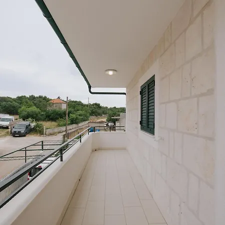Holiday home Geraeumiges Mit Pool Fuer 9 Personen