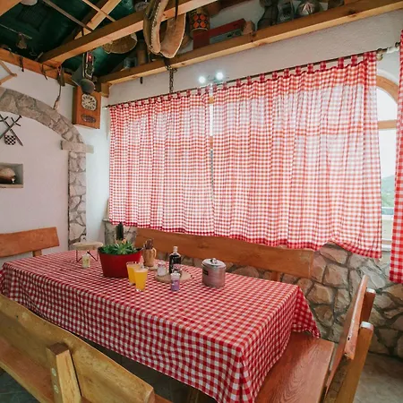 Geraeumiges Mit Pool Fuer 9 Personen Holiday home