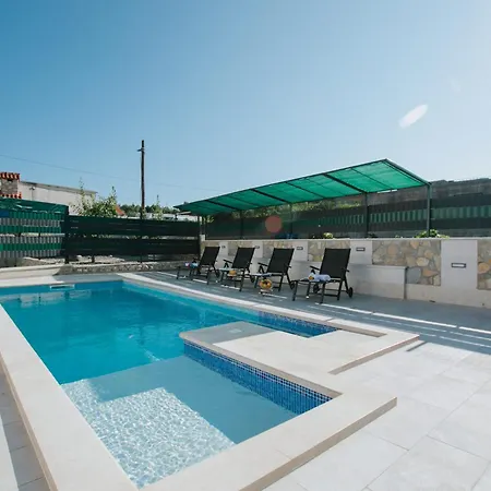 Holiday home Geraeumiges Mit Pool Fuer 9 Personen *